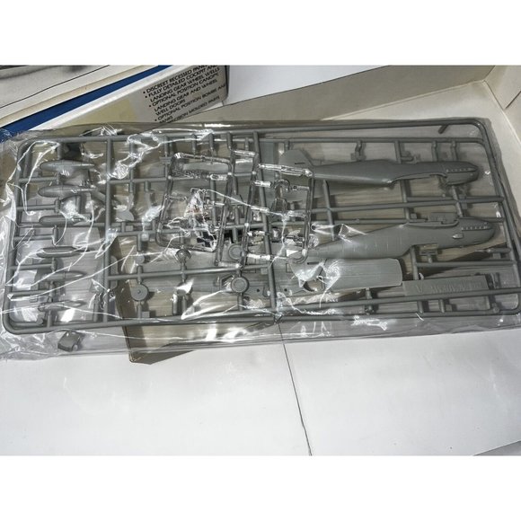 1/72 ACADEMY MINICRAFT MESSERSCHMITT Bf-109E MODEL KIT # 1668 - Picture 7 of 8